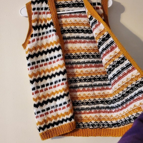 Womens 70's Earthtoned hand knitted vest - Picture 10 of 16